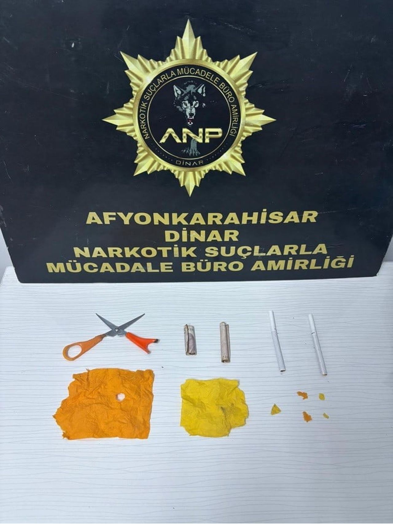 AFYONKARAHİSAR'IN DİNAR İLÇESİNDE 9 ADET PEÇETEYE İNDİRİLMİŞ UYUŞTURUCU MADDE İLE YAKALANAN 2 KİŞİ...