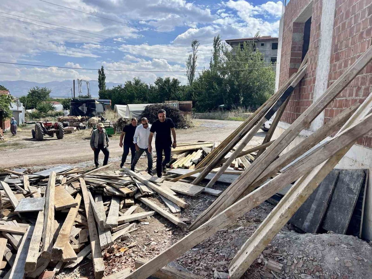 AKÇADAĞ’DA CAMİ İNŞAATI DEVAM EDİYOR