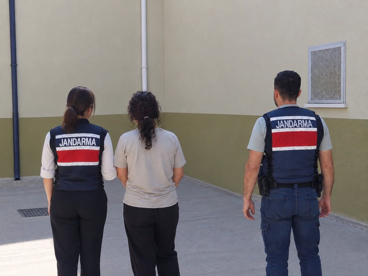 GAZİANTEP'TE DOLANDIRICILIK VE HIRSIZLIK GİBİ SUÇLARDAN 15 YIL KESİNLEŞMİŞ HAPİS CEZASIYLA ARANAN...
