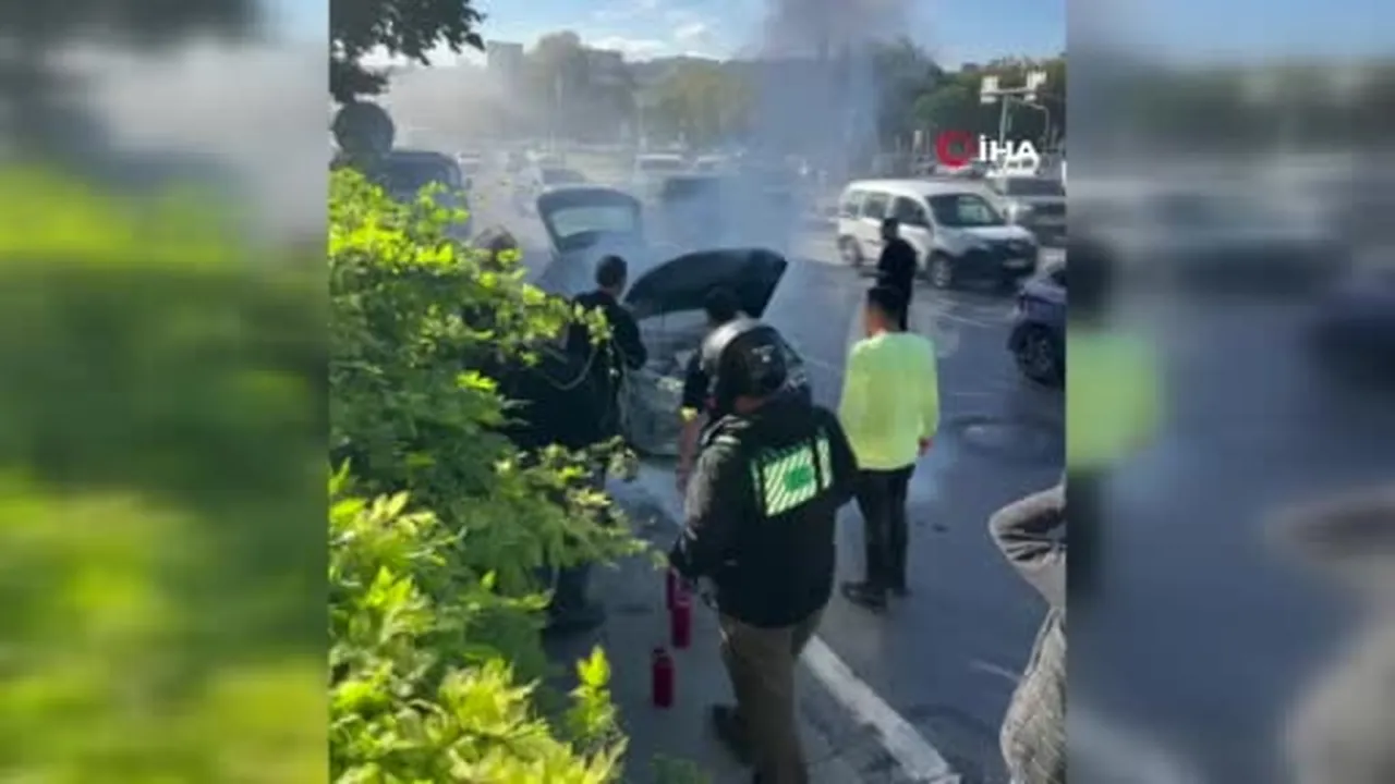 Kağıthane’deki otomobil yangınını gazlı içecekle söndürmeye çalıştı