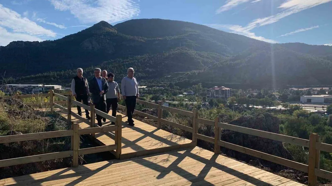 AMASYA’DA ÇOCUKLARIN KEŞFEDİP DOĞAYLA BAĞ KURARAK EĞİTİM ALACAĞI AMASYA ORMAN OKULU’NUN YAPIM...
