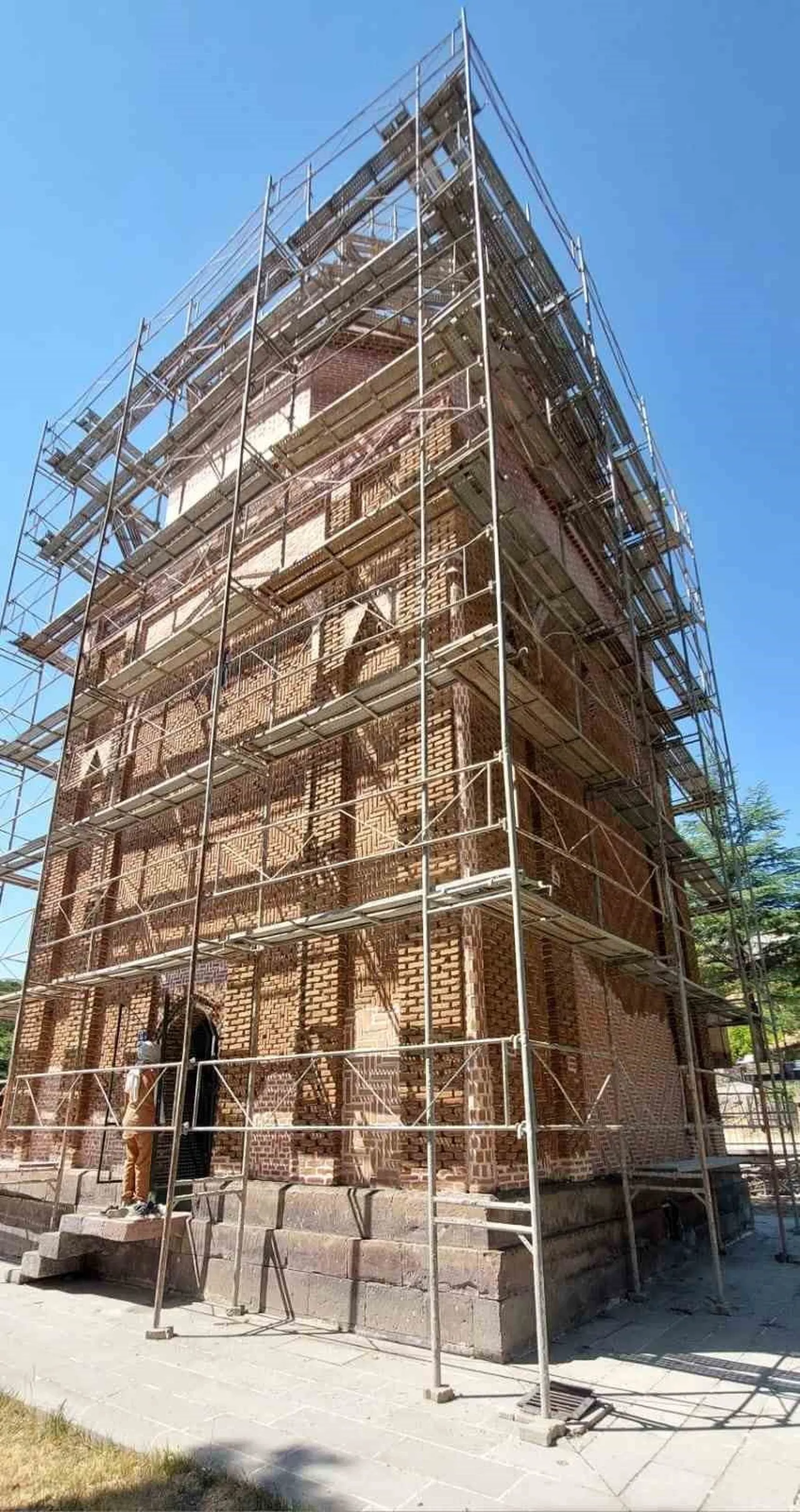 KAYSERİ VALİSİ GÖKMEN ÇİÇEK, KAYSERİ’NİN TÜRKLEŞMESİ VE İSLAMLAŞMASINDA ÖNEMLİ KATKILARI BULUNAN...