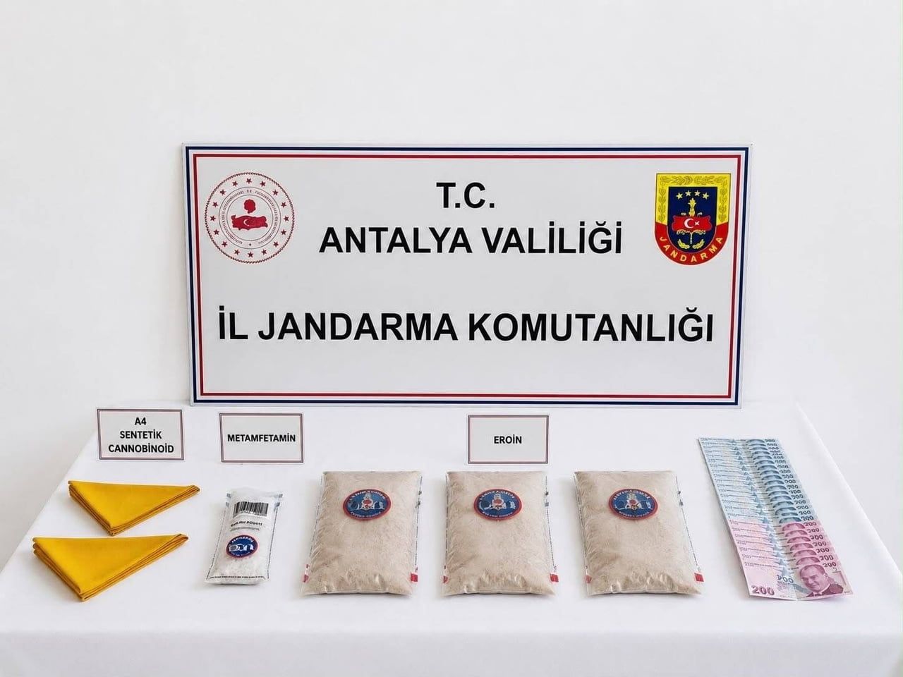 ANTALYA’NIN AKSU İLÇESİNDE JANDARMA EKİPLERİNİN DÜZENLEDİĞİ UYUŞTURUCU OPERASYONUNDA, 1 KİLO 50...