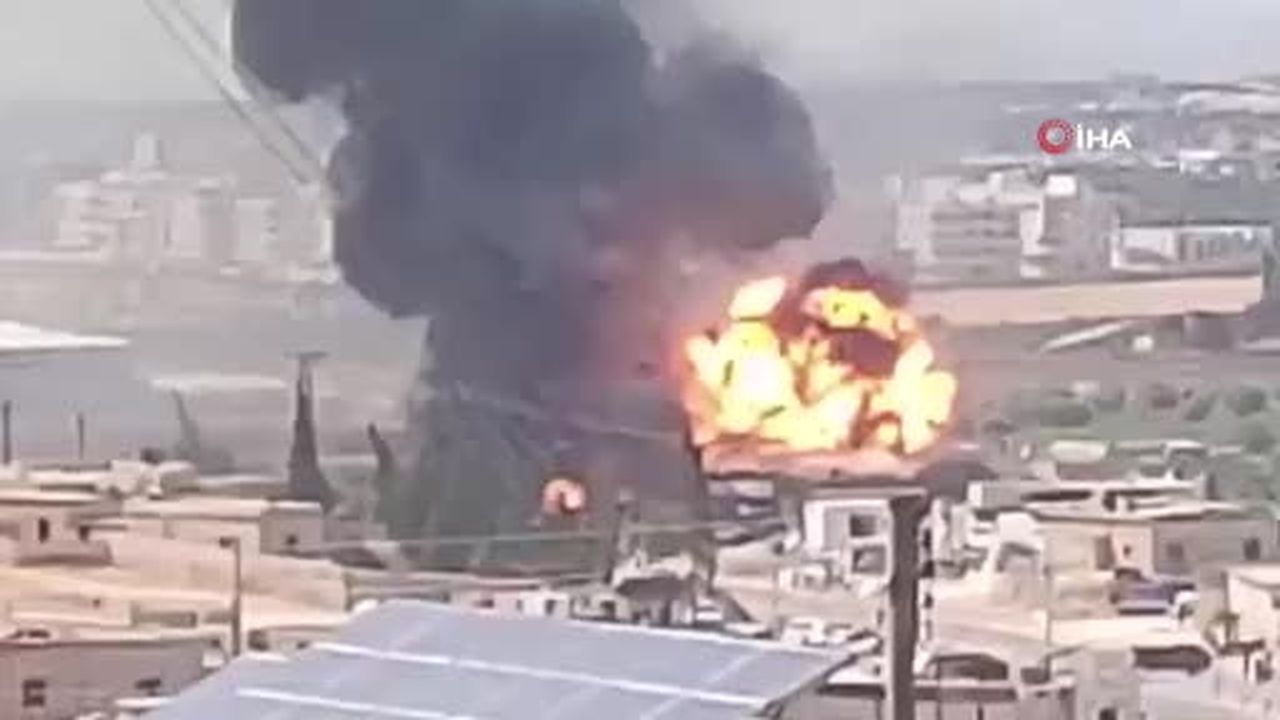 Suriye'nin İdlib kentindeki bir mühimmat deposunda meydana gelen patlamada ilk belirlemelere göre...