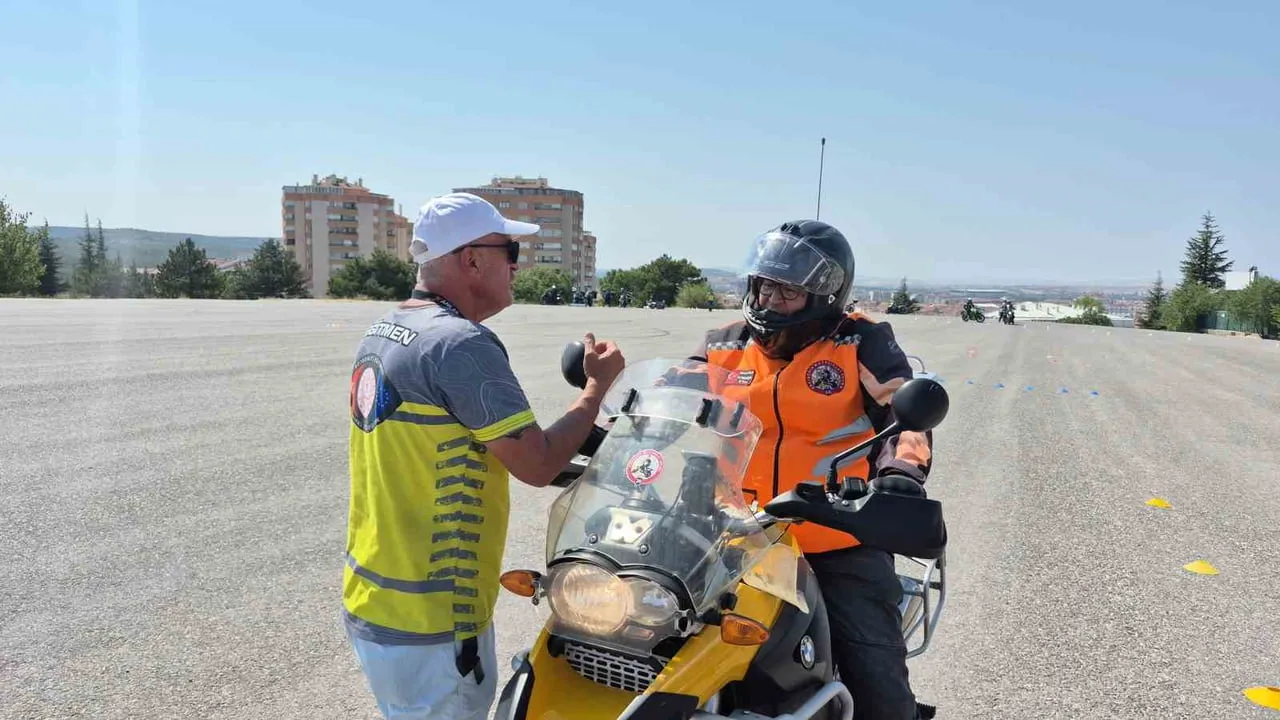 TÜRKİYE MOTOSİKLET PLATFORMU BÜNYESİNDE ESKİŞEHİR'DE BİR ARAYA GELEN UZMAN EĞİTMENLER, MOTOSİKLET...