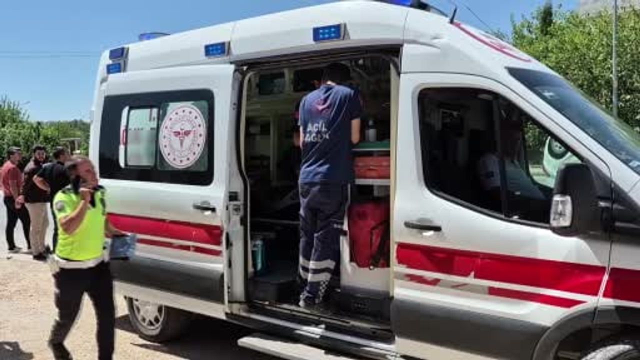 Bariyerlere çarpan otomobil takla attı: 1 yaralı
