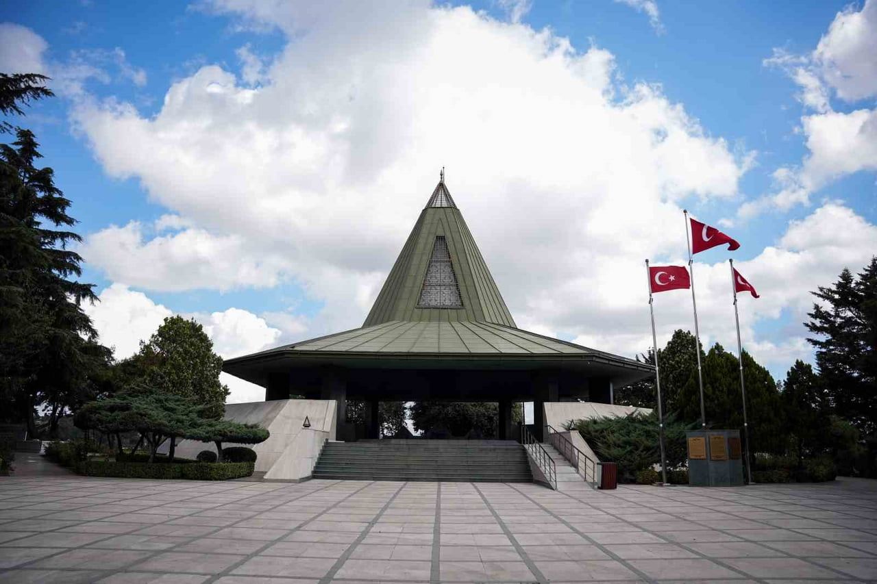 TÜRK TARİHİNE KARA BİR LEKE OLARAK GEÇEN 27 MAYIS 1960 ASKERİ DARBESİNİN ARDINDAN BAŞBAKAN ADNAN...