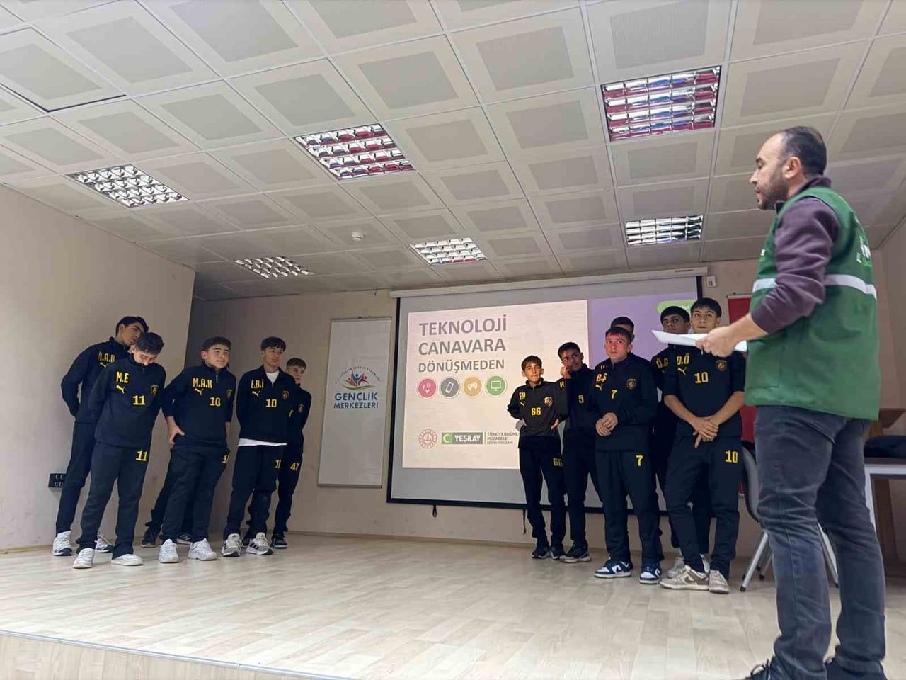 BAYBURT’TA GENÇ FUTBOLCULARA BAĞIMLILIKLA MÜCADELE EĞİTİMİ