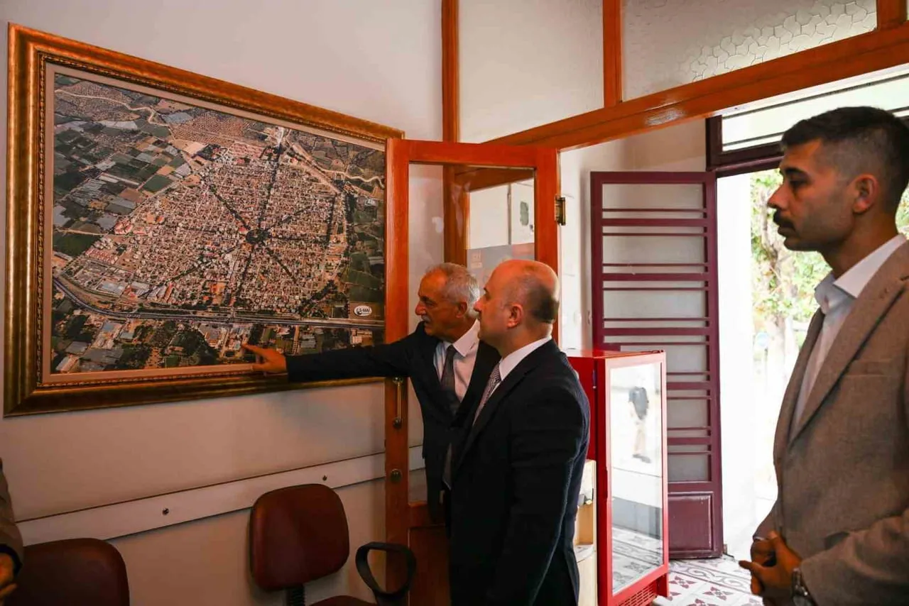 AYDIN VALİSİ DR. OSMAN VAROL, SULTANHİSAR İLÇESİNDE GERÇEKLEŞTİRDİĞİ TEMASLAR KAPSAMINDA, KENDİNE...