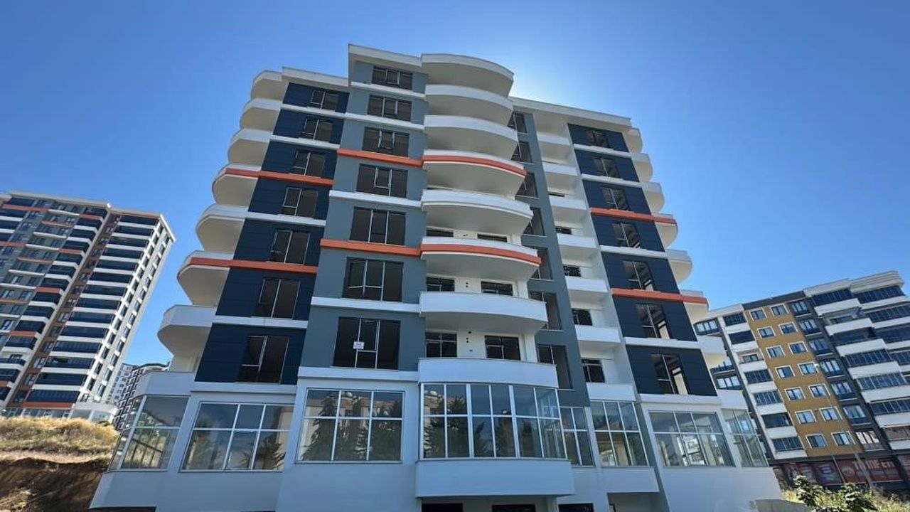 SAMSUN'DA KONUT PROJESİNDEN DAİRE SATIN ALAN VE EVLERİNİ TESLİM ALAMADIKLARINI BELİRTEN AİLELERİN...