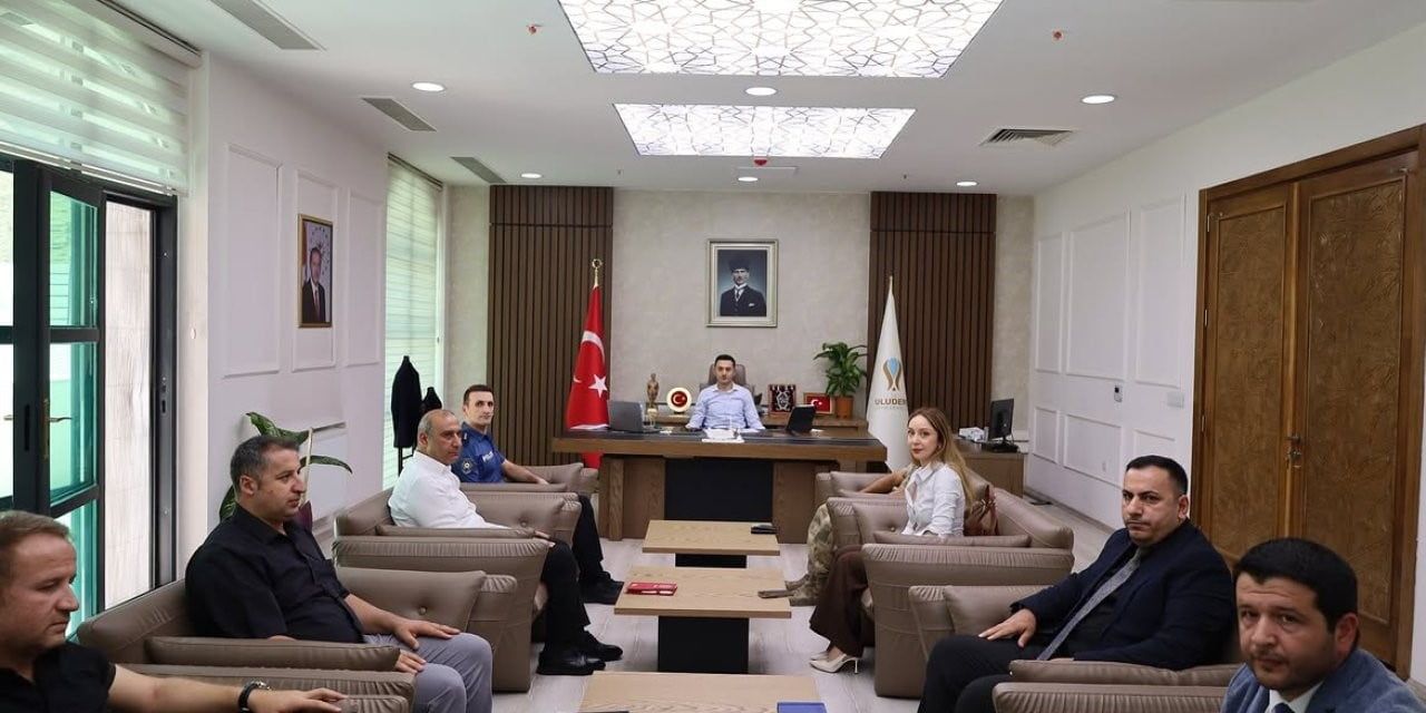 ŞIRNAK’IN ULUDERE İLÇESİNDE, KAYMAKAM SALİH KAYA BAŞKANLIĞINDA İLÇEDE GÖREV YAPAN KAMU...