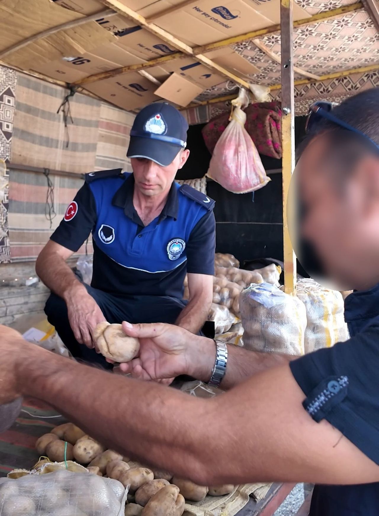 DENETİMLERDE, "SANDIKLI PATATESİ" ADI ALTINDA SATIŞA SUNULAN ÜRÜNLERİN BİR BÖLÜMÜNÜN BOZUK OLDUĞU...