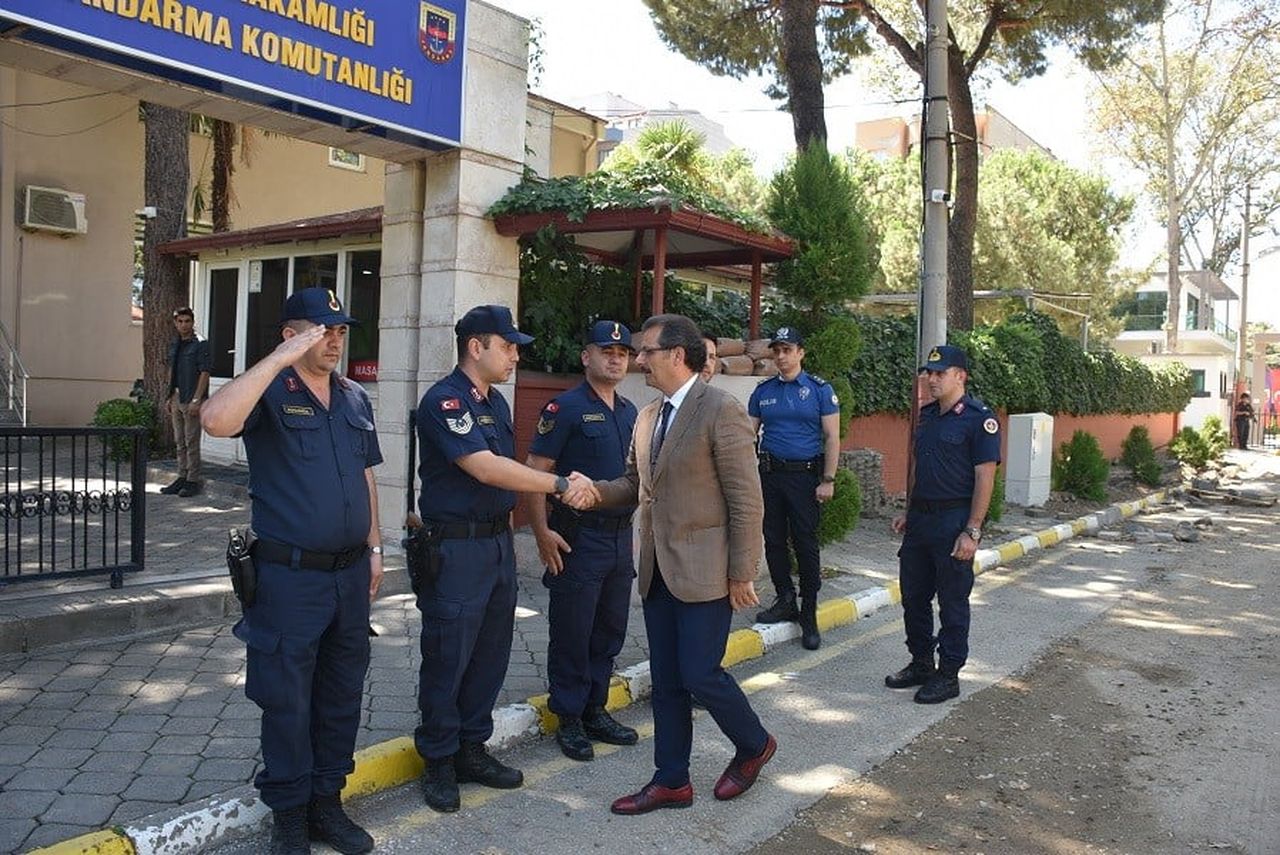 MANİSA’NIN SALİHLİ İLÇE KAYMAKAMI ALİ GÜLDOĞAN, SALİHLİ İLÇE JANDARMA KOMUTANLIĞINI ZİYARET EDEREK...