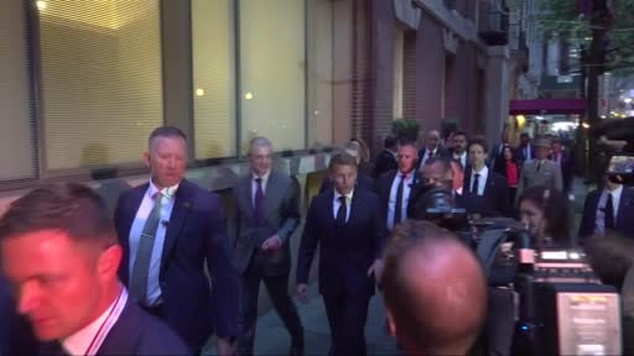 Fransa Cumhurbaşkanı Emmanuel Macron, New York’ta ABD Başkanı Donald Trump ile bir araya gelirken...