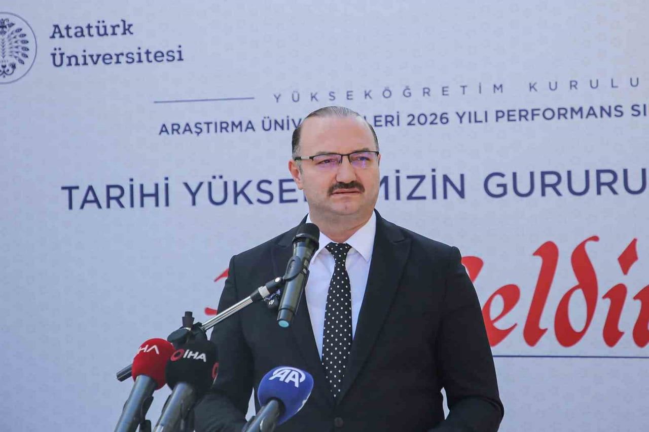 ATATÜRK ÜNİVERSİTESİ REKTÖRÜ PROF. DR. AHMET HACIMÜFTÜOĞLU, URAP ALAN SIRALAMALARINDA ORTAYA ÇIKAN...