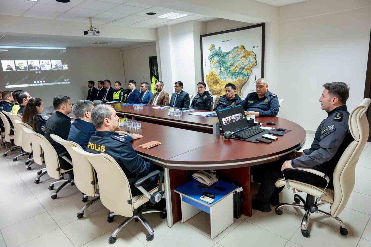 BİLECİK’TE OKUL ÇEVRELERİNDE GÜVENLİK TEDBİRLERİ DEĞERLENDİRİLDİ