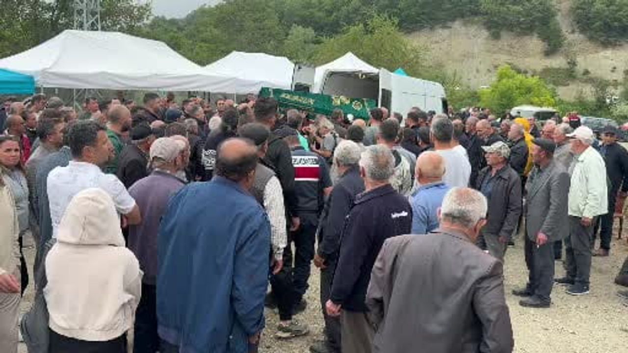 İstanbul'daki evinde ölü bulunan Eren Kaşıkçı memleketi Tokat’ta son yolculuğuna...
