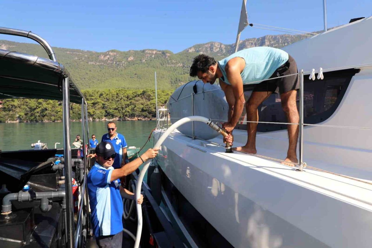 MUĞLA BÜYÜKŞEHİR BELEDİYESİ, DENİZ ARAÇLARINDAN KAYNAKLANAN ATIKLARIN KONTROLLÜ ŞEKİLDE TOPLANMASI...