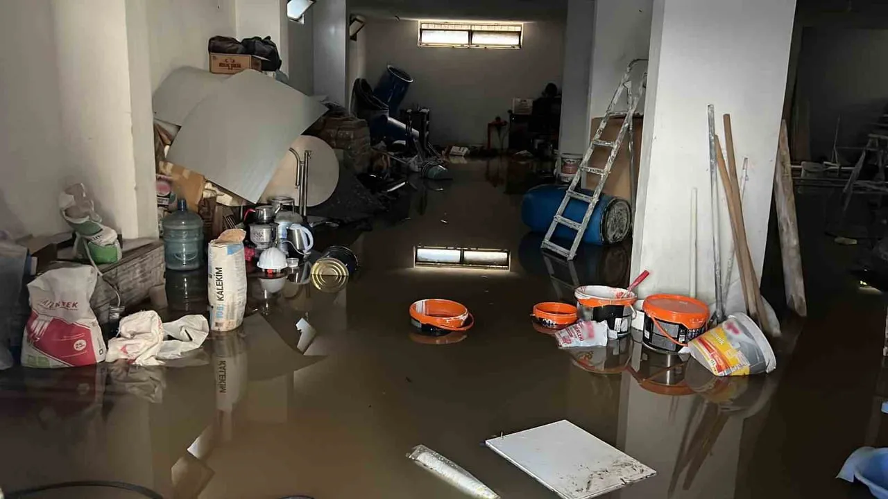 METEOROLOJİ VE AFAD TARAFINDAN TURUNCU KODLU KUVVETLİ YAĞIŞ UYARISI YAPILAN MERSİN'DE, DÜN SABAH...
