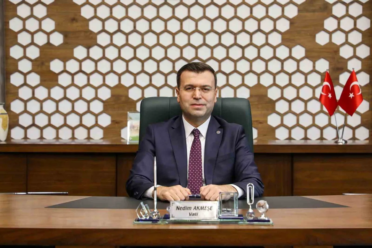 VALİ AKMEŞE’DEN 30 AĞUSTOS ZAFER BAYRAMI MESAJI