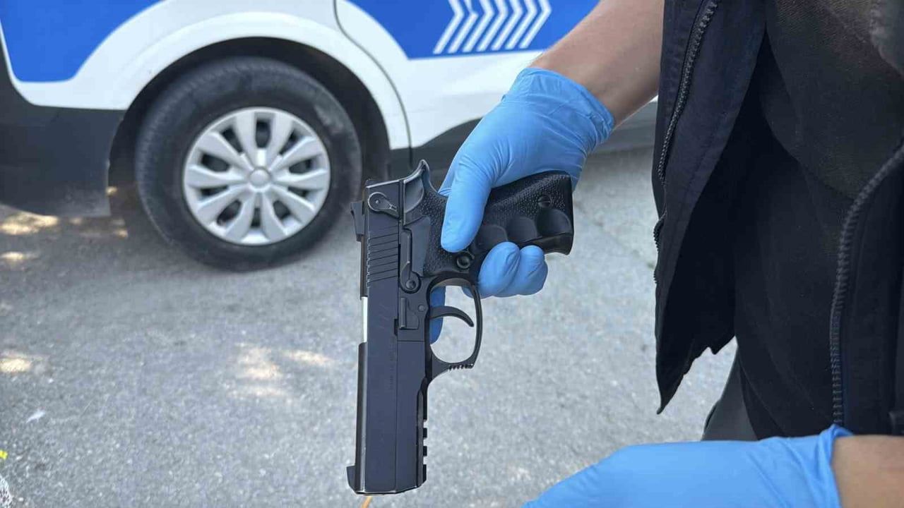 ESKİŞEHİR'DE İKİ KİŞİ ARASINDA ÇIKAN KAVGADA BİR KİŞİ BAŞINDAN YARALANARAK HASTANEYE...