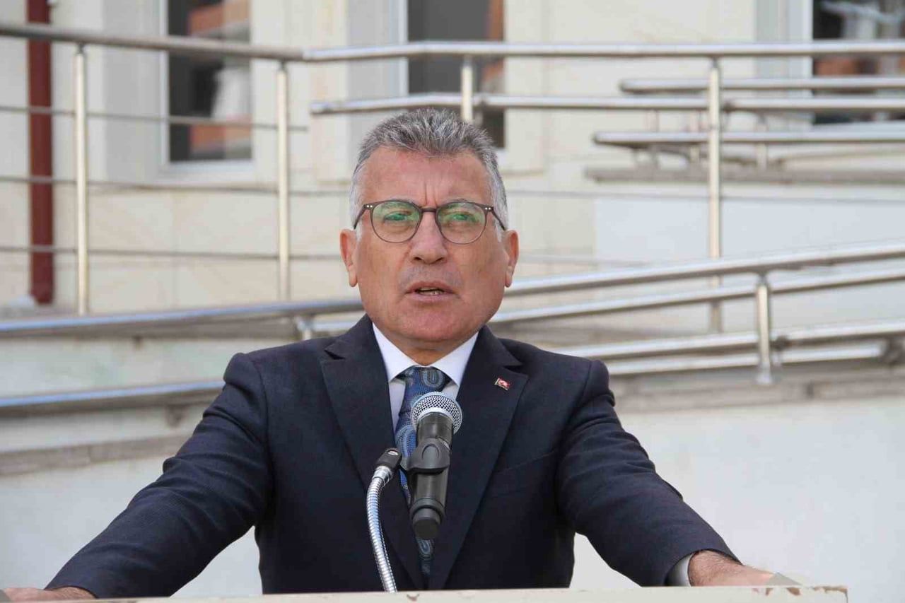 AK PARTİ GRUP BAŞKANI VE SİVAS MİLLETVEKİLİ ABDULLAH GÜLER TÖRENDE KONUŞMA YAPTI.