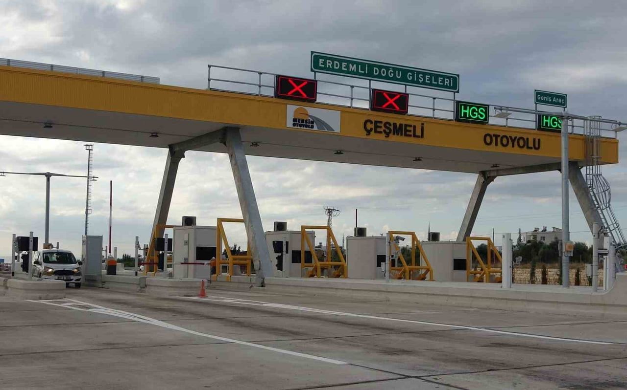 ÇEŞMELİ-ERDEMLİ-SİLİFKE-TAŞUCU OTOYOLU'NUN ÇEŞMELİ-KIZKALESİ KESİMİNDEN İLK GÜNDE BİNLERCE ARAÇ...