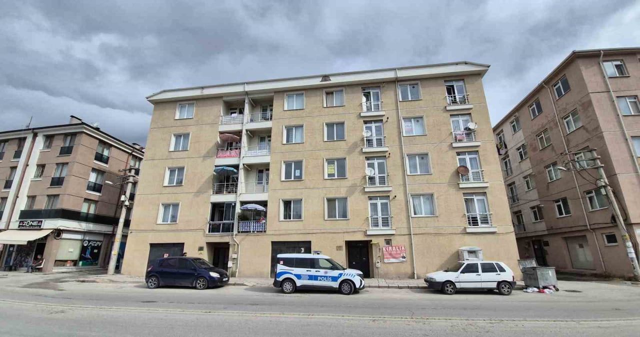 OLAY, TEPEBAŞI İLÇESİ ŞİRİNTEPE MAHALLESİ KİBAR SOKAK'TA BİR EVDE MEYDANA GELDİ