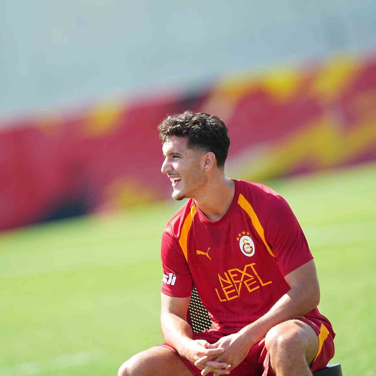 GALATASARAY'IN YENİ TRANSFERİ DENİZ GÜL, İLK ANTRENMANINA ÇIKTI