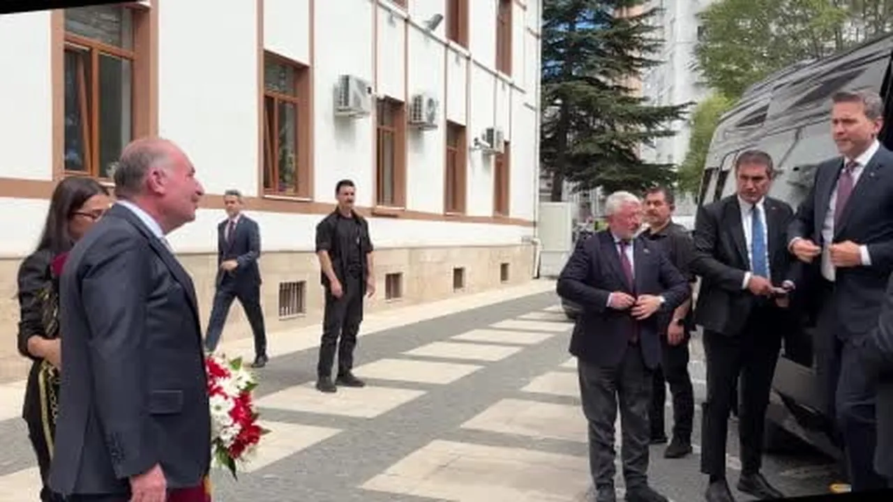 Bakan Bayraktar, Çorum'da vatandaşlarla buluştu