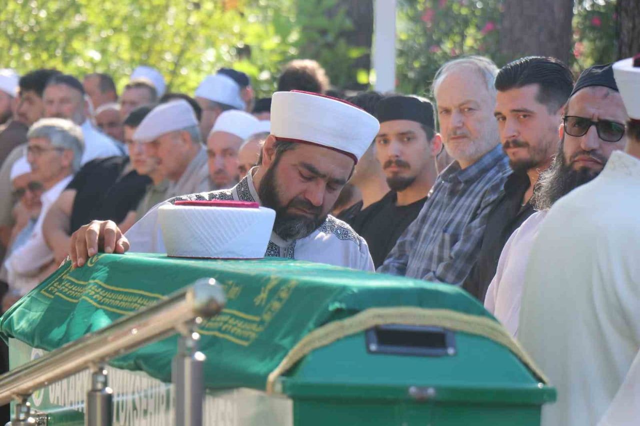 SAKARYA'NIN SAPANCA İLÇESİNDE OTOMOBİL İLE MOTOSİKLETİN ÇARPIŞMASI SONUCU MEYDANA GELEN KAZADA...