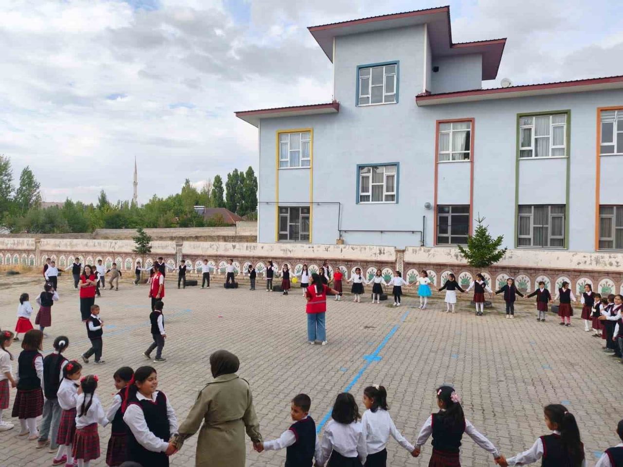 PATNOS’TA KIZILAY GÖNÜLLÜLERİ ÖĞRENCİLERLE BİR ARAYA GELDİ