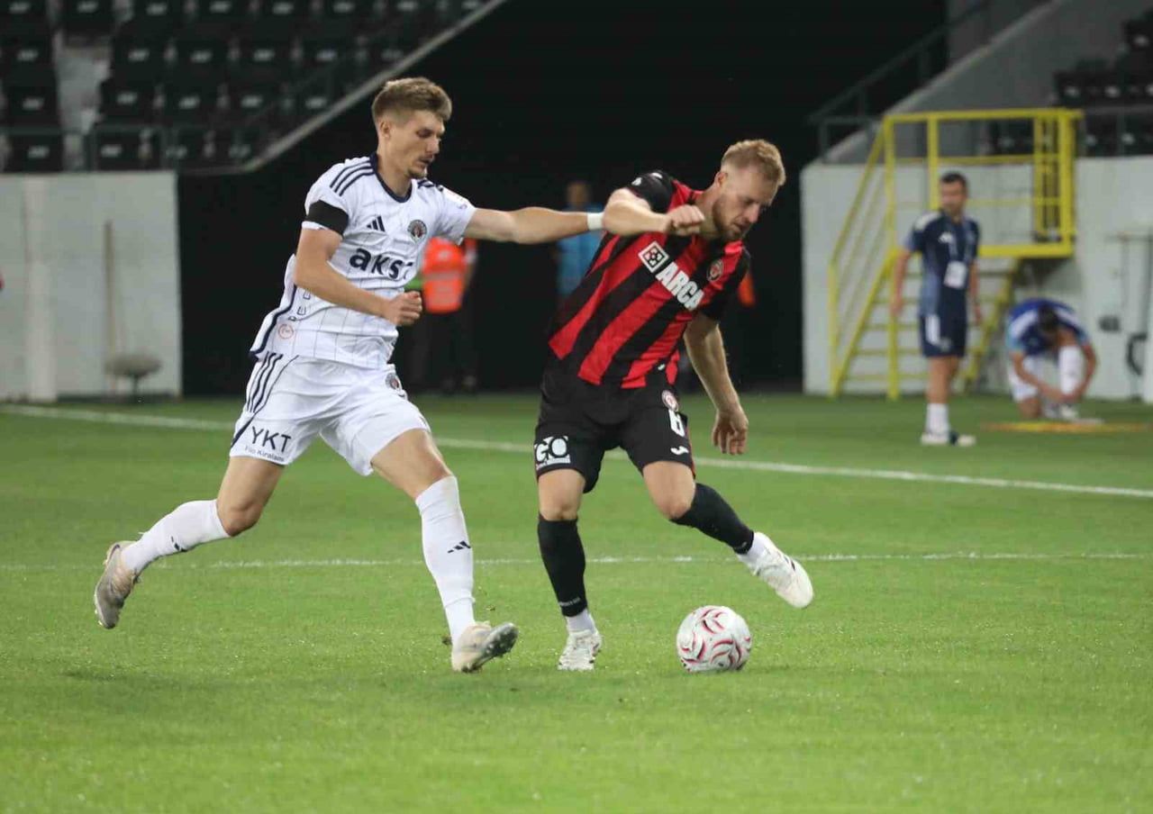 TRENDYOL SÜPER LİG'İN 2. HAFTA KARŞILAŞMASINDA ÇORUM FK, SAHASINDA KASIMPAŞA'YA 1-0 MAĞLUP...