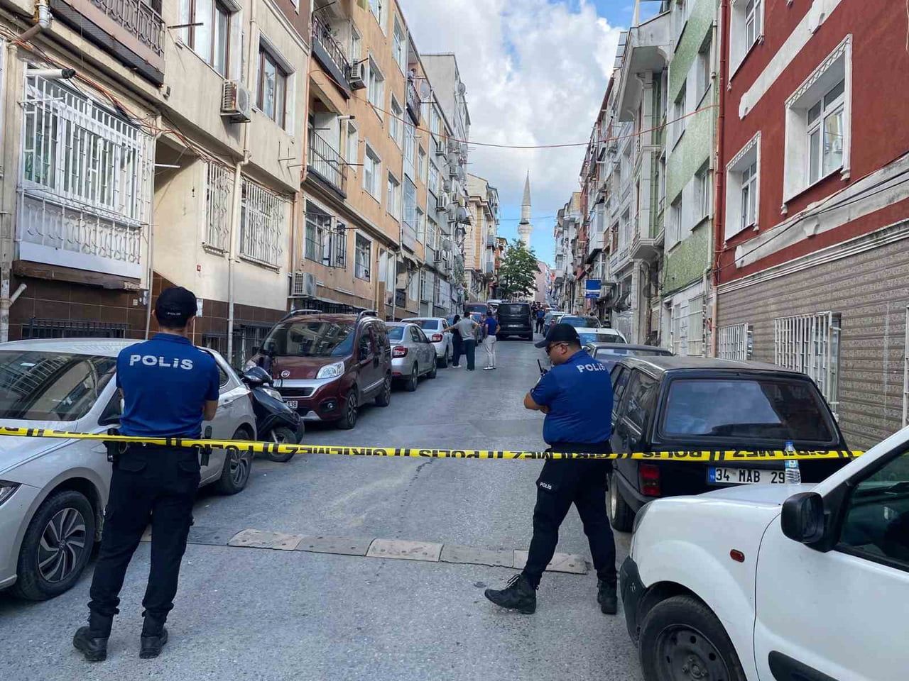 OLAY, SAAT 15.30 SIRALARINDA HIRKA-İ ŞERİF MAHALLESİ GÜL DEDE SOKAK'TA YAŞANDI.
