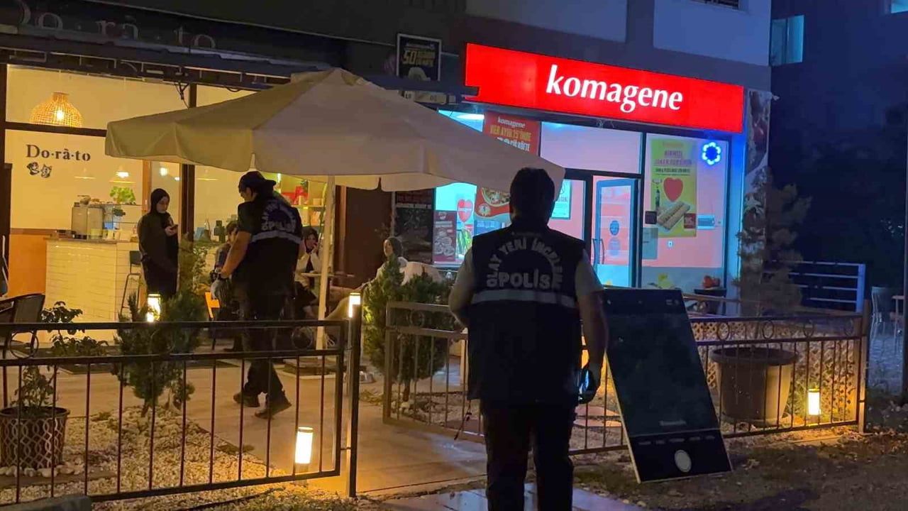 KAYSERİ’NİN TALAS İLÇESİNDE ÇIKAN KAVGADA BIÇAKLA YARALANAN ŞAHIS, KAFEYE SIĞINDI. EKİPLER OLAY...