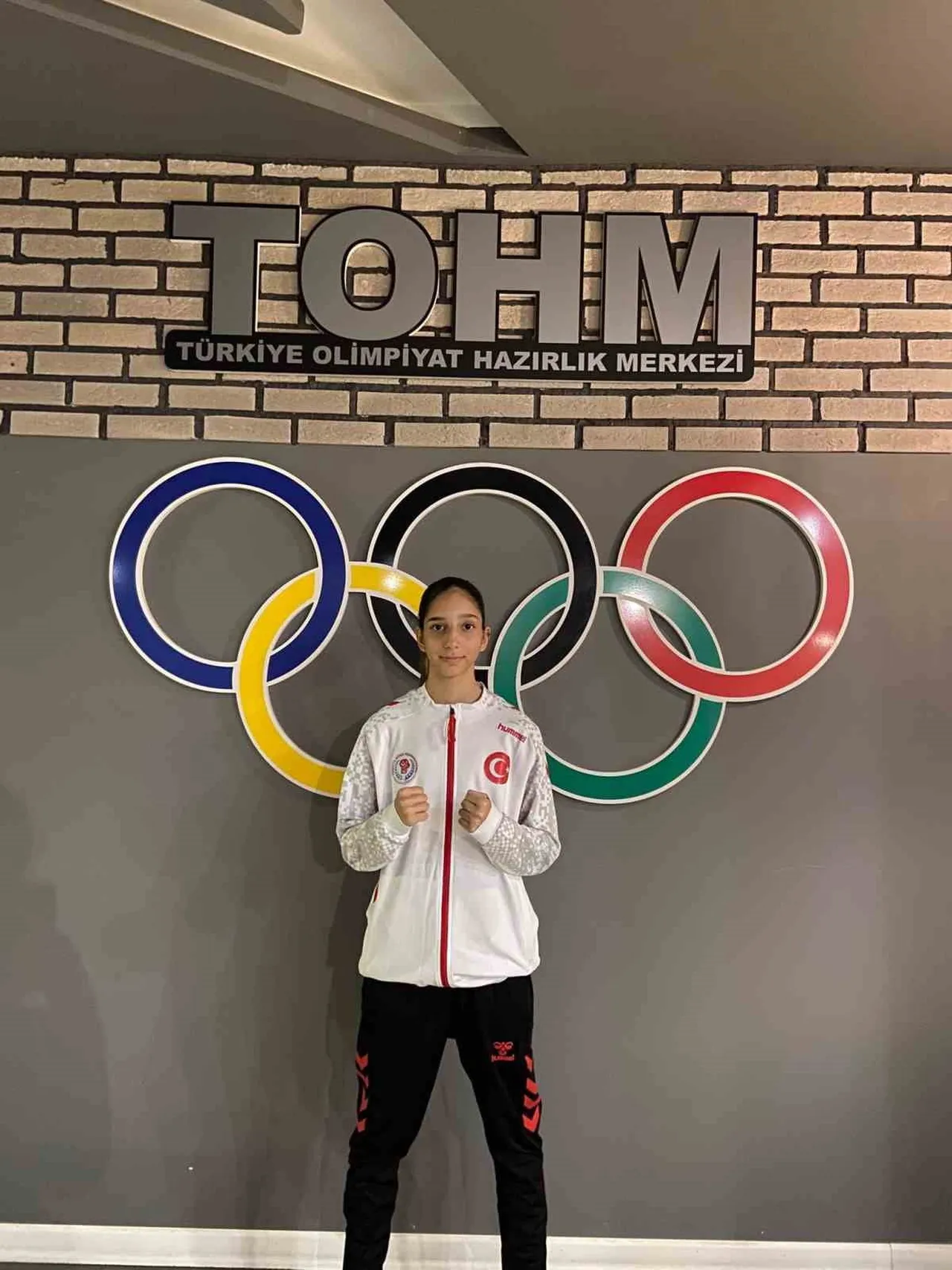AYDINLI MİLLİ BOKSÖR VESİLE YAĞMUR YILMAZ, TRABZON’DA DÜZENLENECEK U-15 ÜST MİNİKLER AVRUPA BOKS...