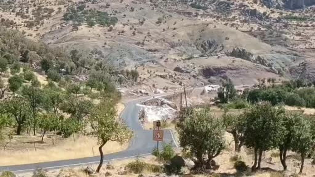 Siirt-Pervari yolunda kontrollü patlatma kamerada