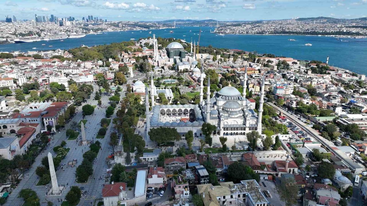 İSTANBUL’UN TARİHİ SİMGELERİNDEN AYASOFYA-İ KEBİR CAMİ-İ ŞERİFİ’NDE SÜRDÜRÜLEN KAPSAMLI...