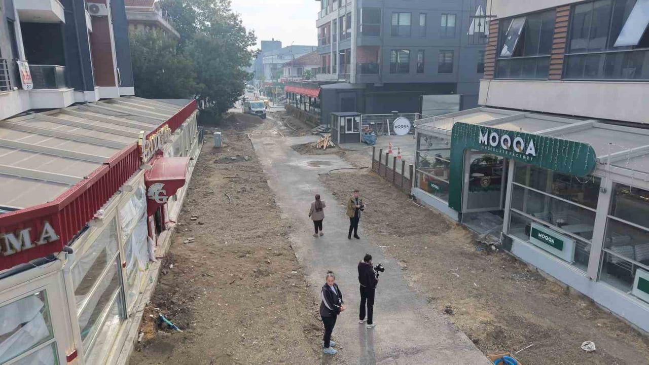 DÜZCE BELEDİYESİ, MİLLET BAHÇESİ İLE MERKEZ PARK’I BİRBİRİNE BAĞLAYACAK “YEŞİL YOL” PROJESİNİN...
