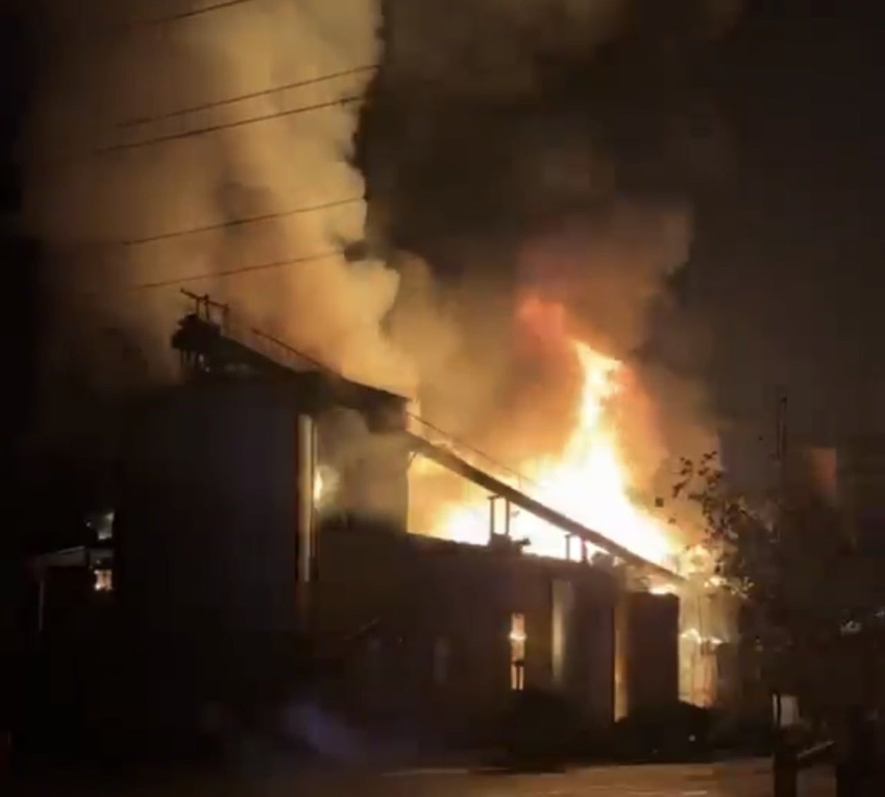 BANDIRMA’DA YAĞ FABRİKASINDA BÜYÜK YANGIN