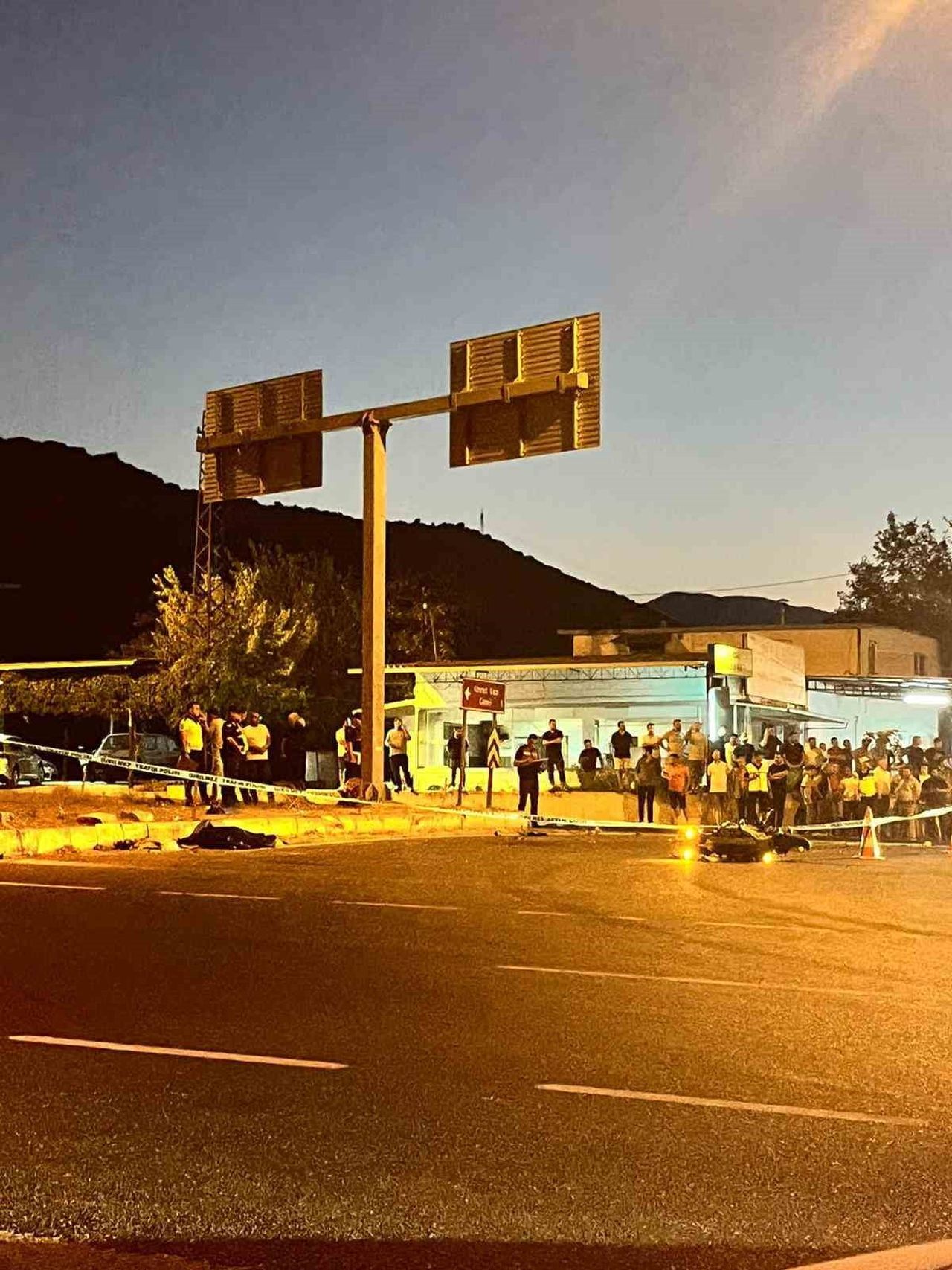 AYDIN’IN ÇİNE İLÇESİNDE MEYDANA GELEN TRAFİK KAZASINDA 43 YAŞINDAKİ MOTOSİKLET SÜRÜCÜSÜ OLAY...