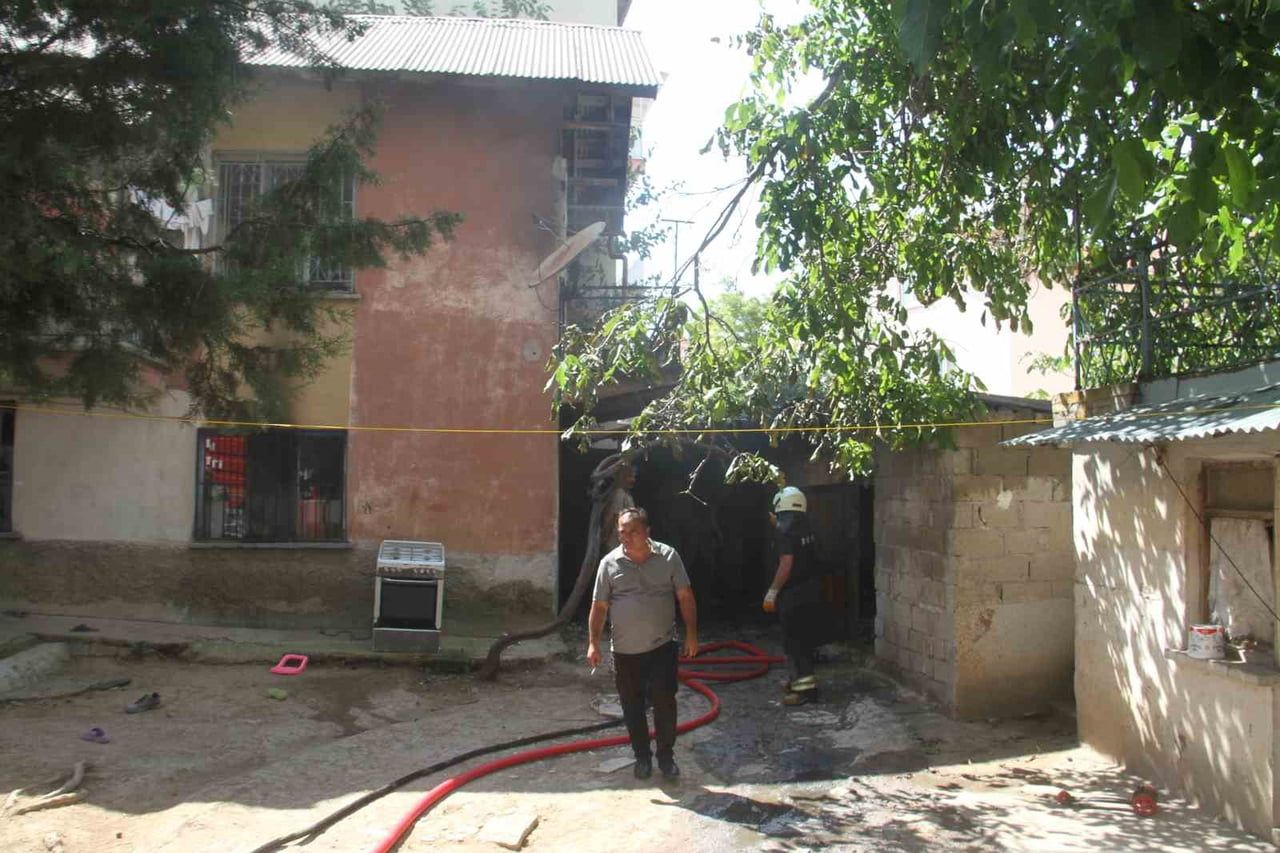 KONYA'NIN BEYŞEHİR İLÇESİNDE PEŞ PEŞE ÇIKAN İKİ AYRI YANGIN PANİĞE NEDEN OLDU.
