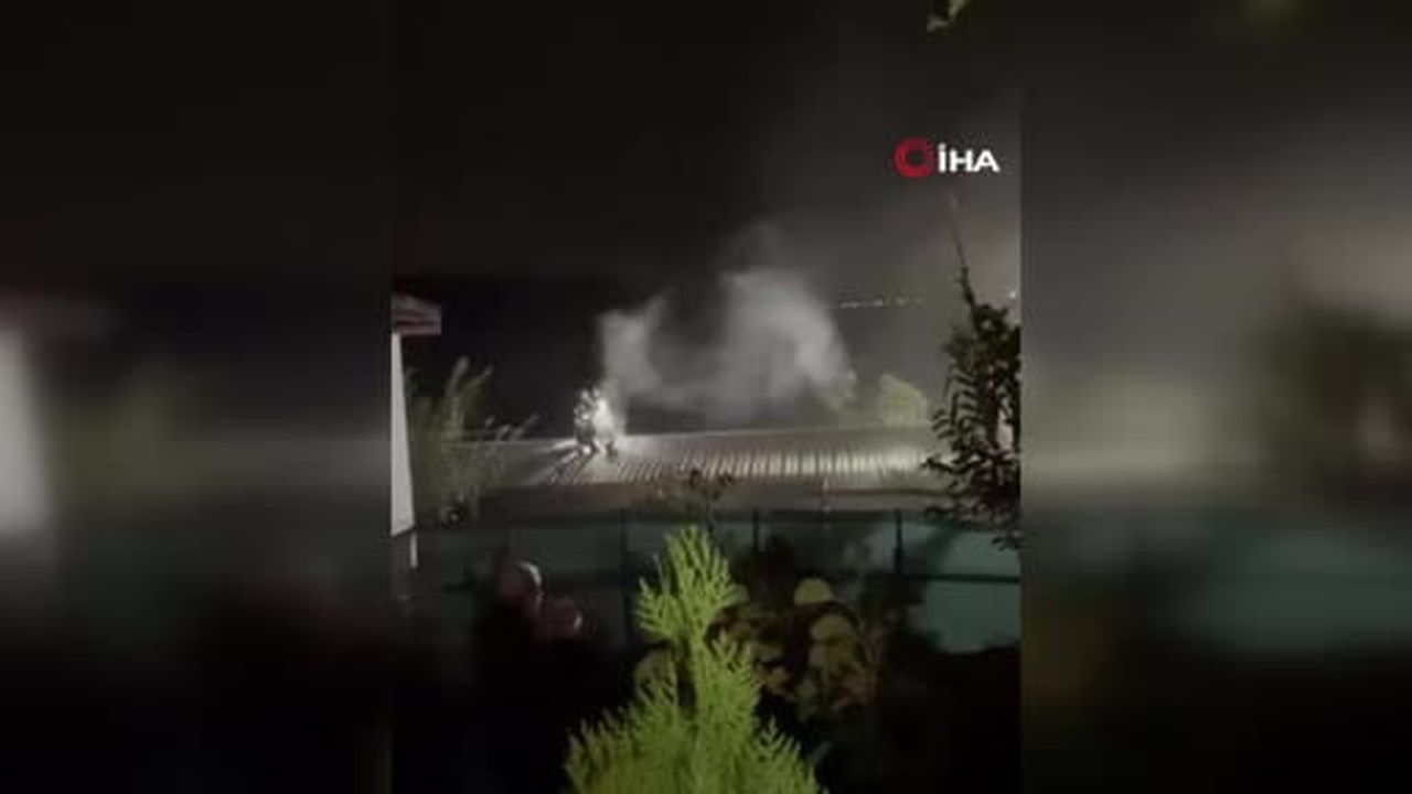 Bursa'da çatı alevlere teslim oldu