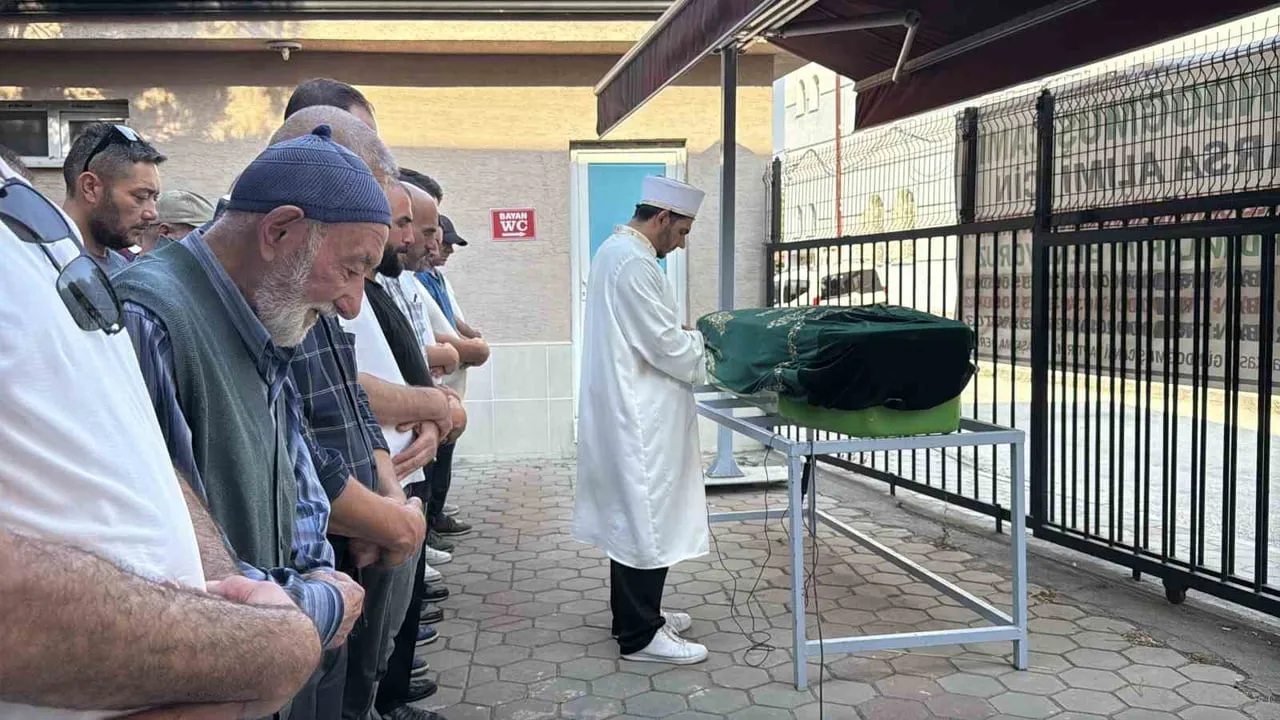 ESKİŞEHİR’DE BİRLİKTE ALKOL ALDIĞI YAKIN ARKADAŞI TARAFINDAN BIÇAKLANARAK HAYATINI KAYBEDEN 48...