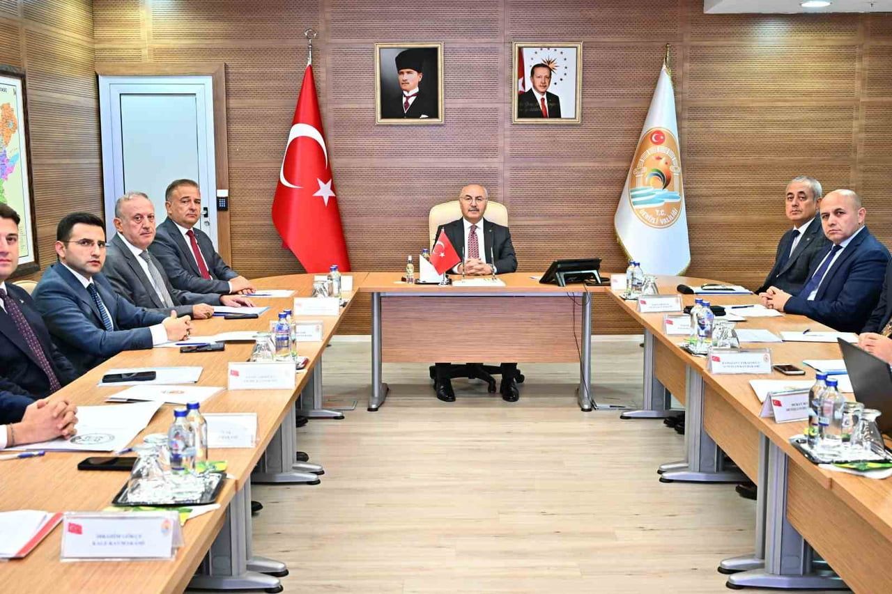 DENİZLİ VALİSİ YAVUZ SELİM KÖŞGER BAŞKANLIĞINDA GERÇEKLEŞTİRİLEN TOPLANTIDA, İL GENELİNDEKİ SOSYAL...