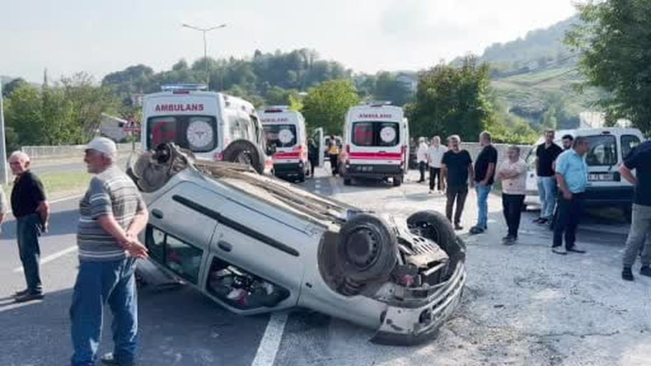 Tırla çarpışan otomobil takla attı: 4 yaralı