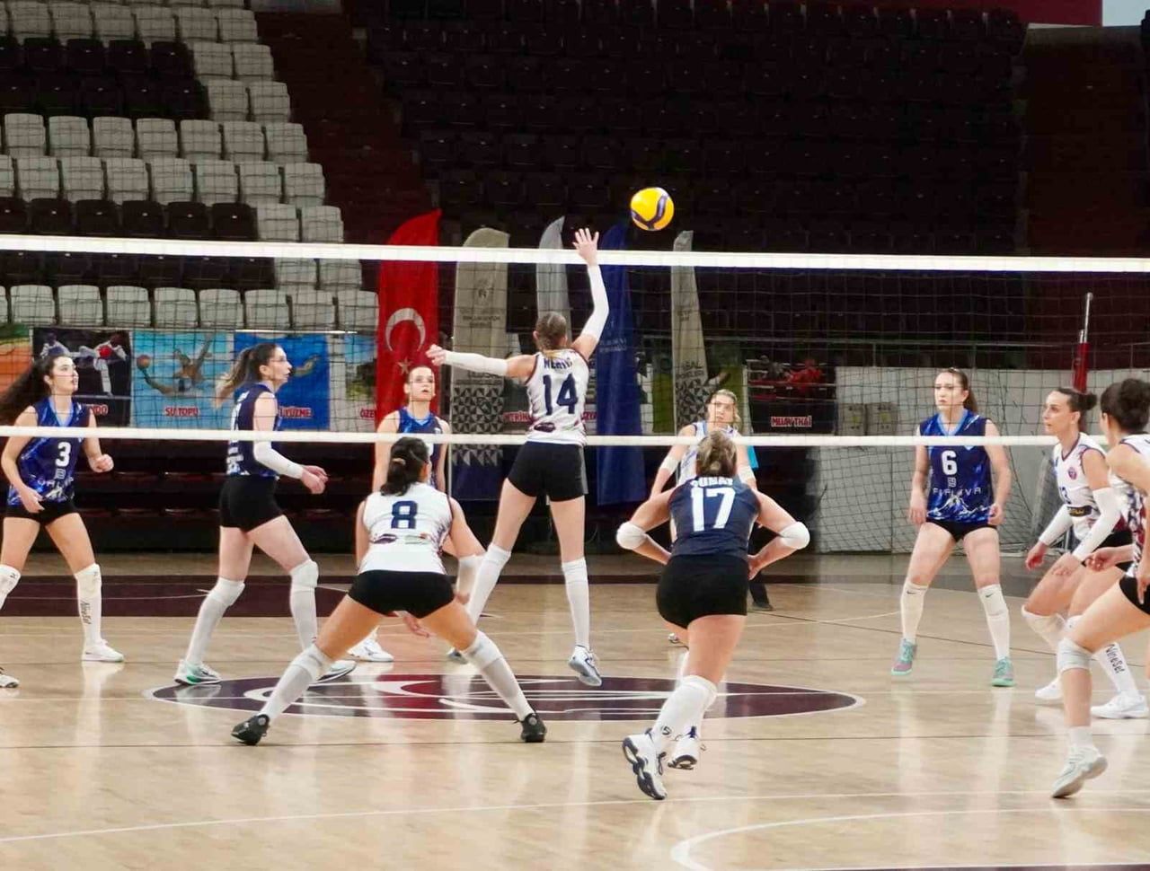 KAYSERİ ATLETİKSPOR VOLEYBOL TAKIMI LİGİN 3. HAFTASINDA İLK MAĞLUBİYETİNİ ALDI.