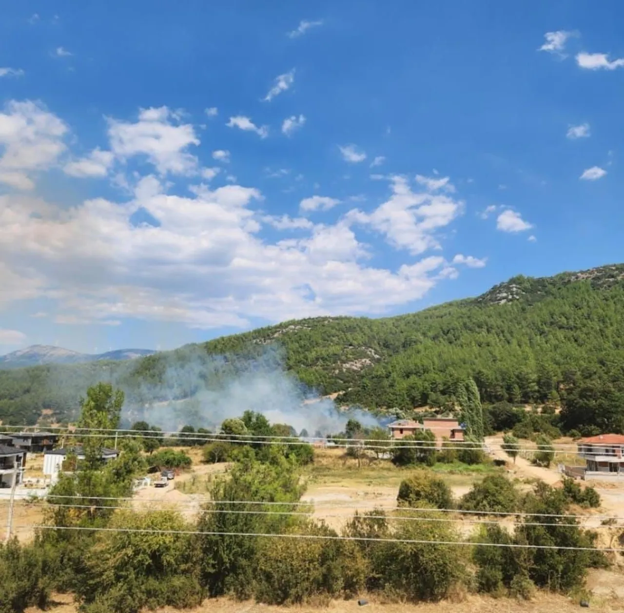MENTEŞE’DE OTLUK ALANDA YANGIN