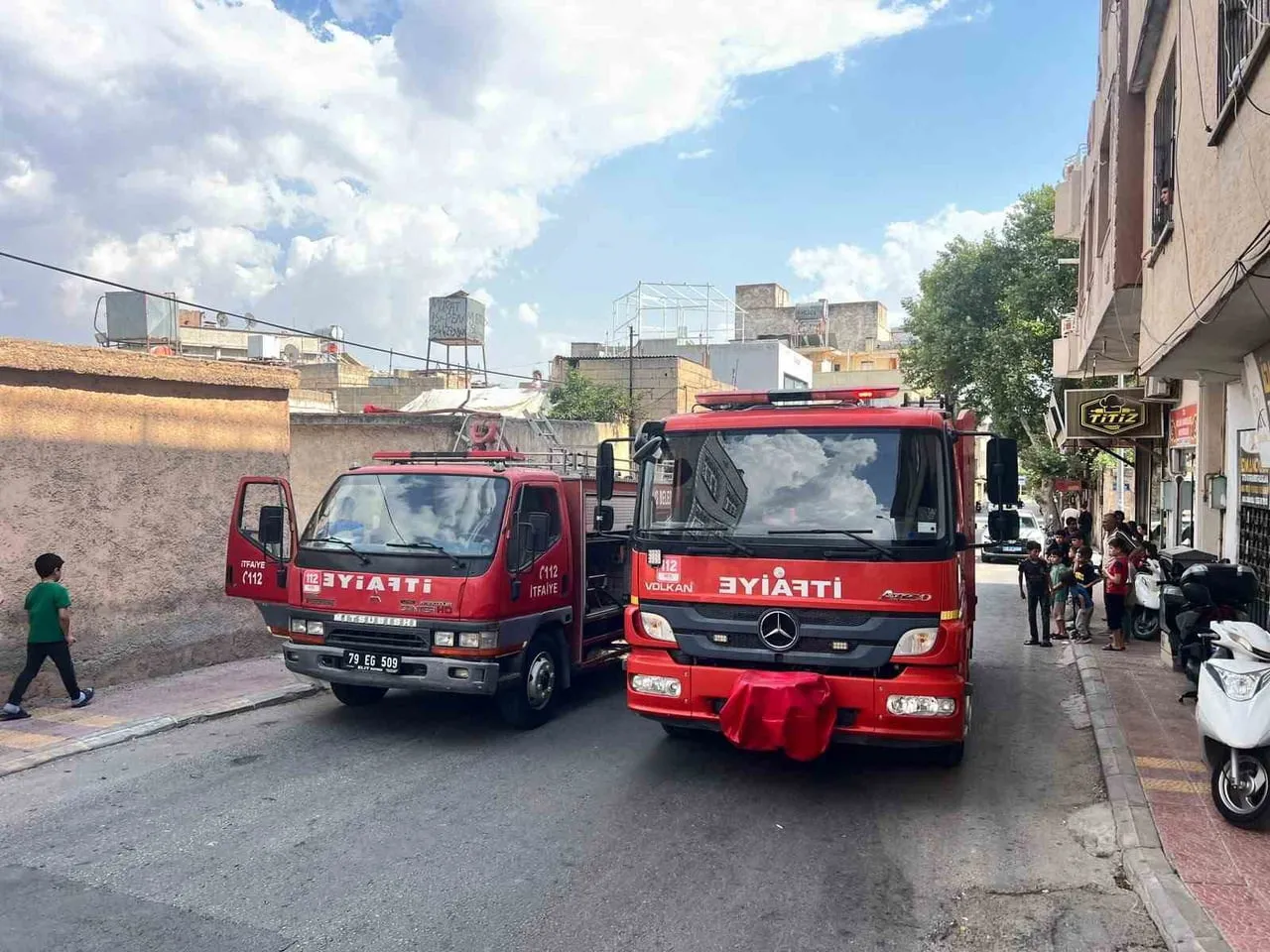 METRUK EVDE ÇIKAN YANGIN, İTFAİYE EKİPLERİNİN HIZLI MÜDAHALESİYLE SÖNDÜRÜLDÜ