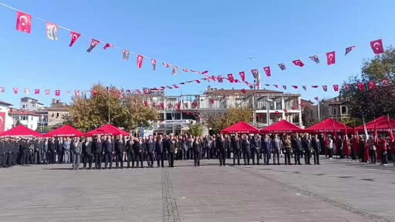 Cumhuriyet coşkusu kanolarla Bartın Irmağı'na taşındı